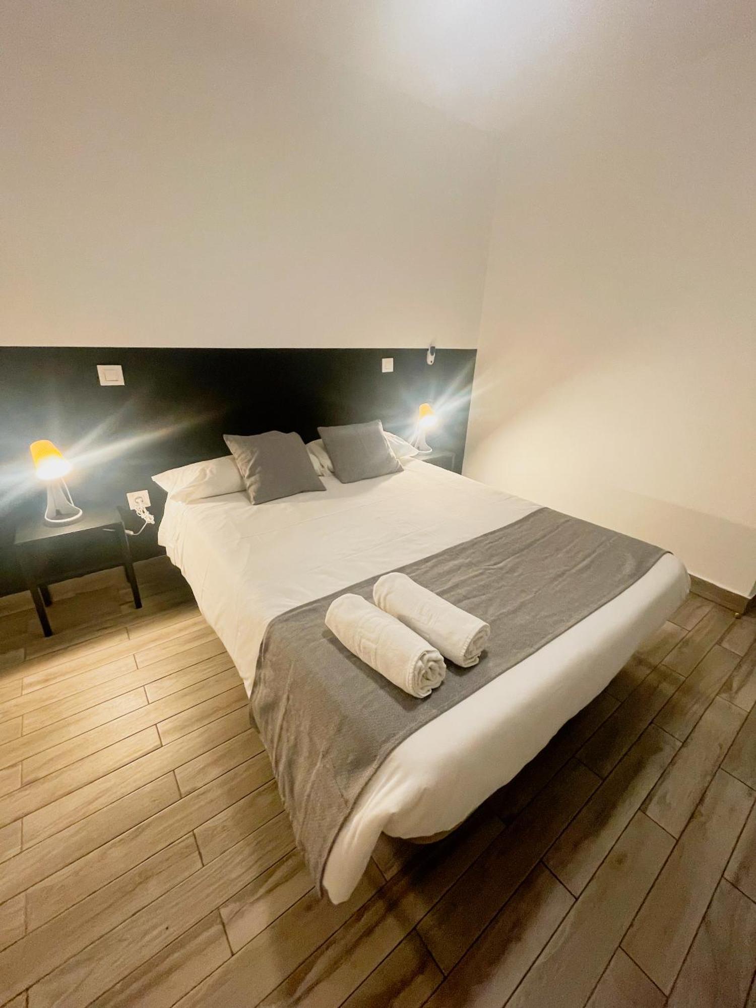 Arce Habitaciones Мадрид Екстериор снимка